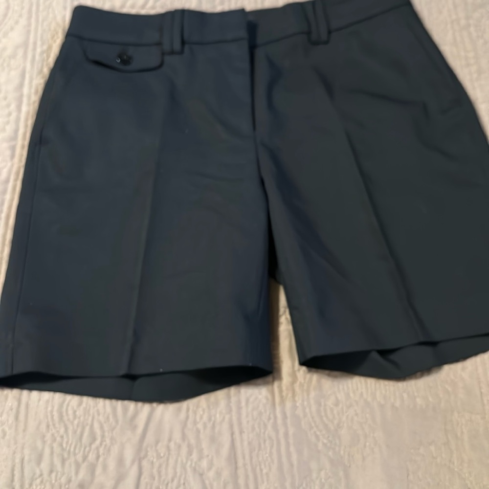 White House Black Market 7 in Shorts! Size 2! Excellent Condition!
